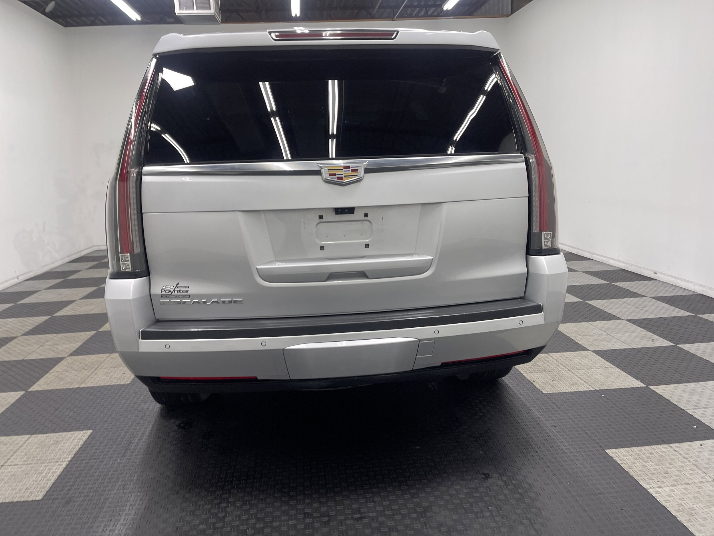 2019 Cadillac Escalade Luxury photo 2