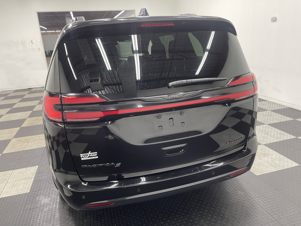 Used 2025 Chrysler Pacifica Limited