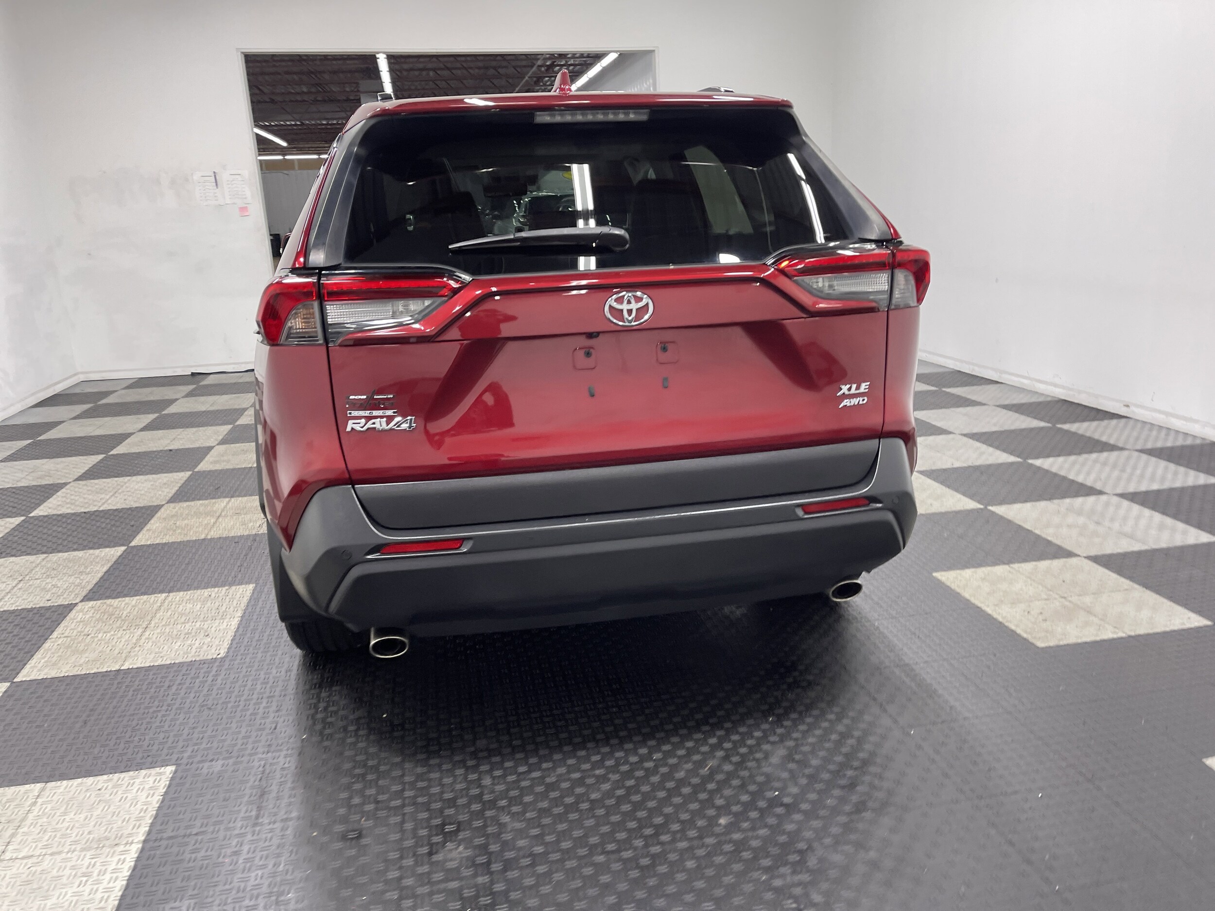 2019 Toyota RAV4 XLE Premium photo 3