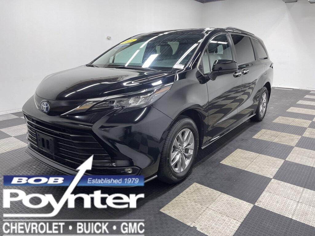 Used 2025 Toyota Sienna XLE
