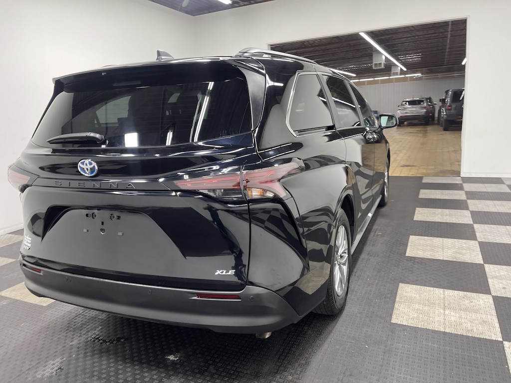 Used 2025 Toyota Sienna XLE