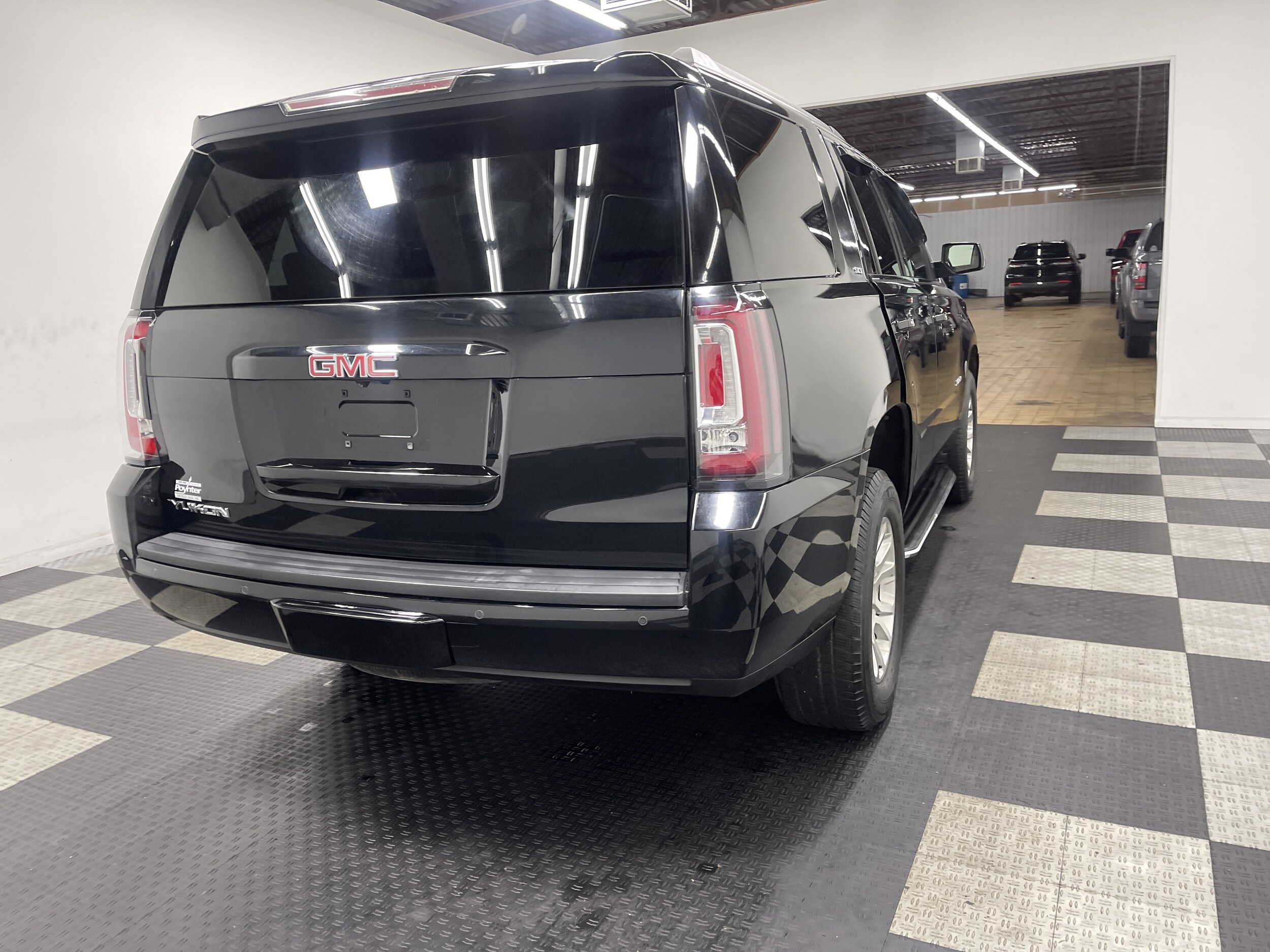 2017 Gmc Yukon SLT photo 4