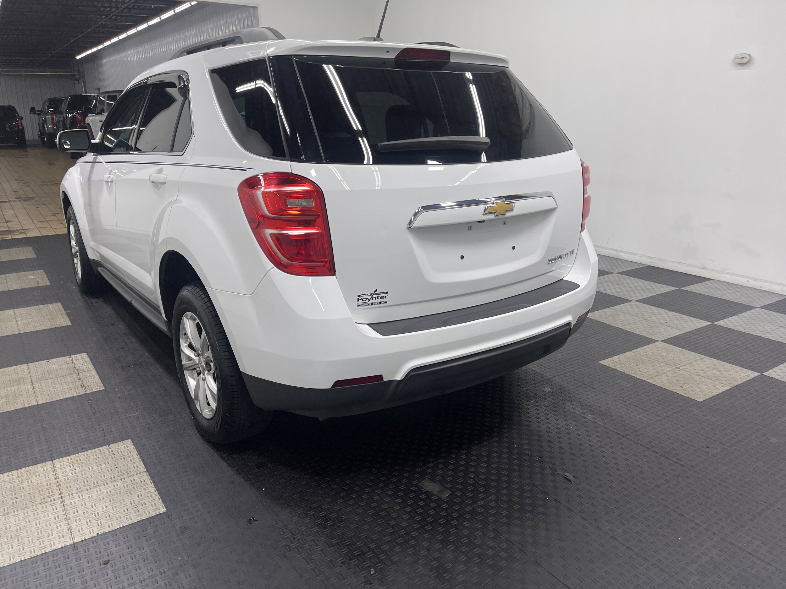 2016 Chevrolet Equinox LT photo 2