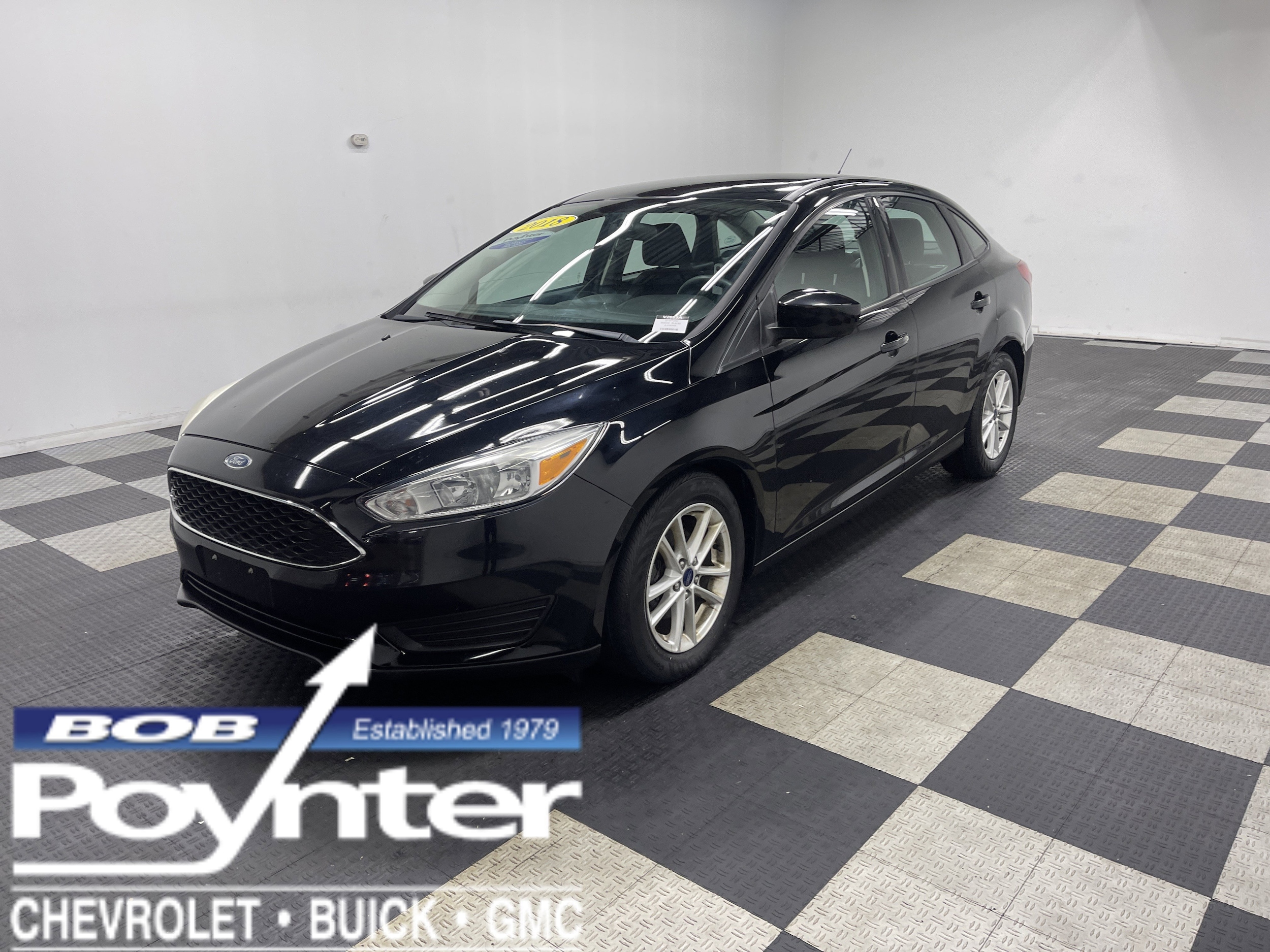 2018 Ford Focus Sedan SE's photo