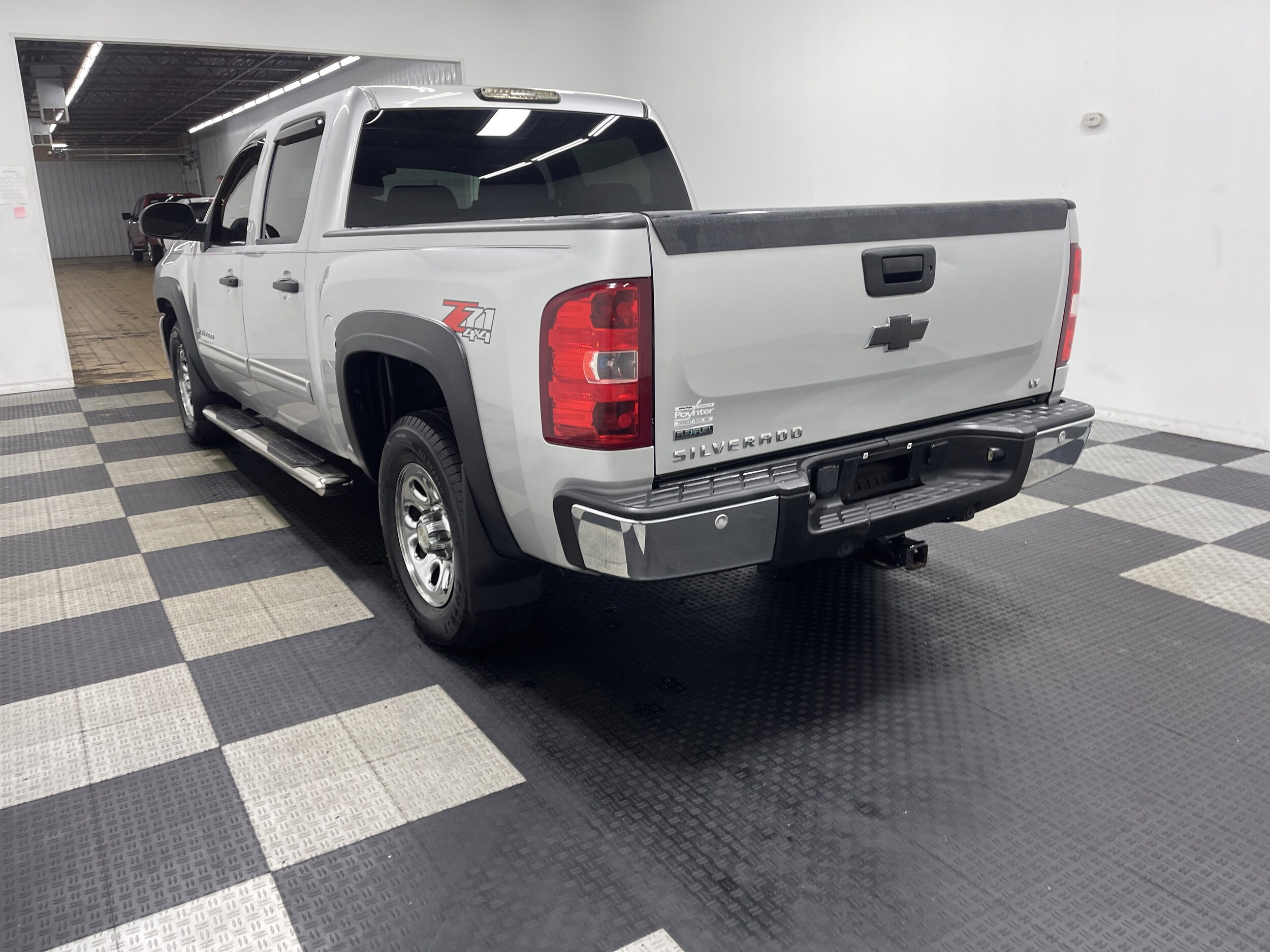 2011 Chevrolet Silverado 1500 LT photo 2