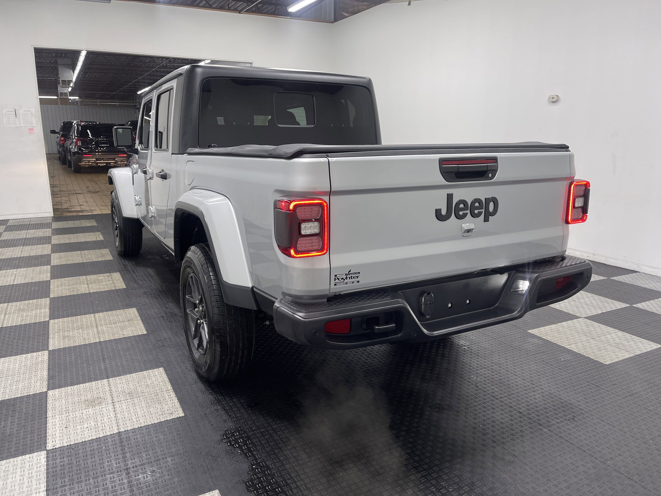 2024 Jeep Gladiator Sport S photo 2