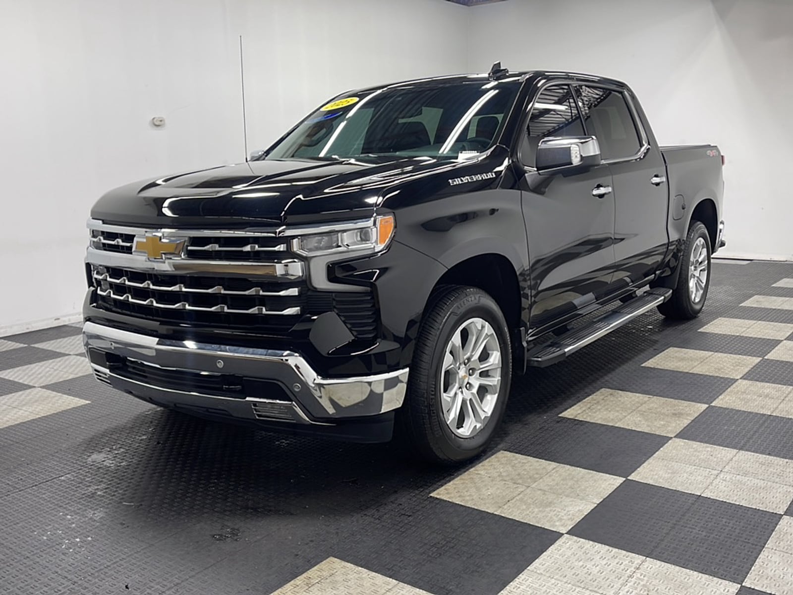 2025 Chevrolet Silverado 1500 Truck Crew Cab 