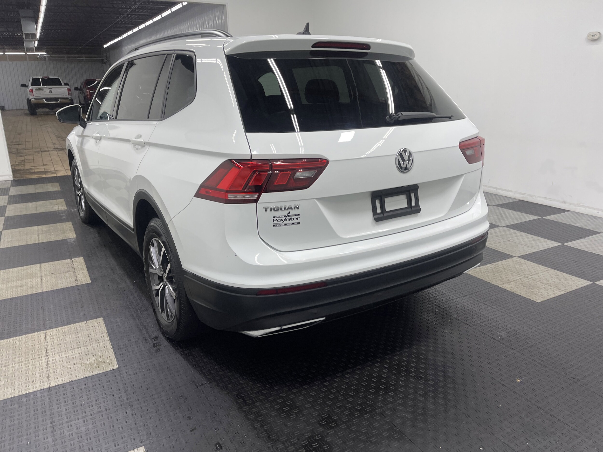 2021 Volkswagen Tiguan S photo 2