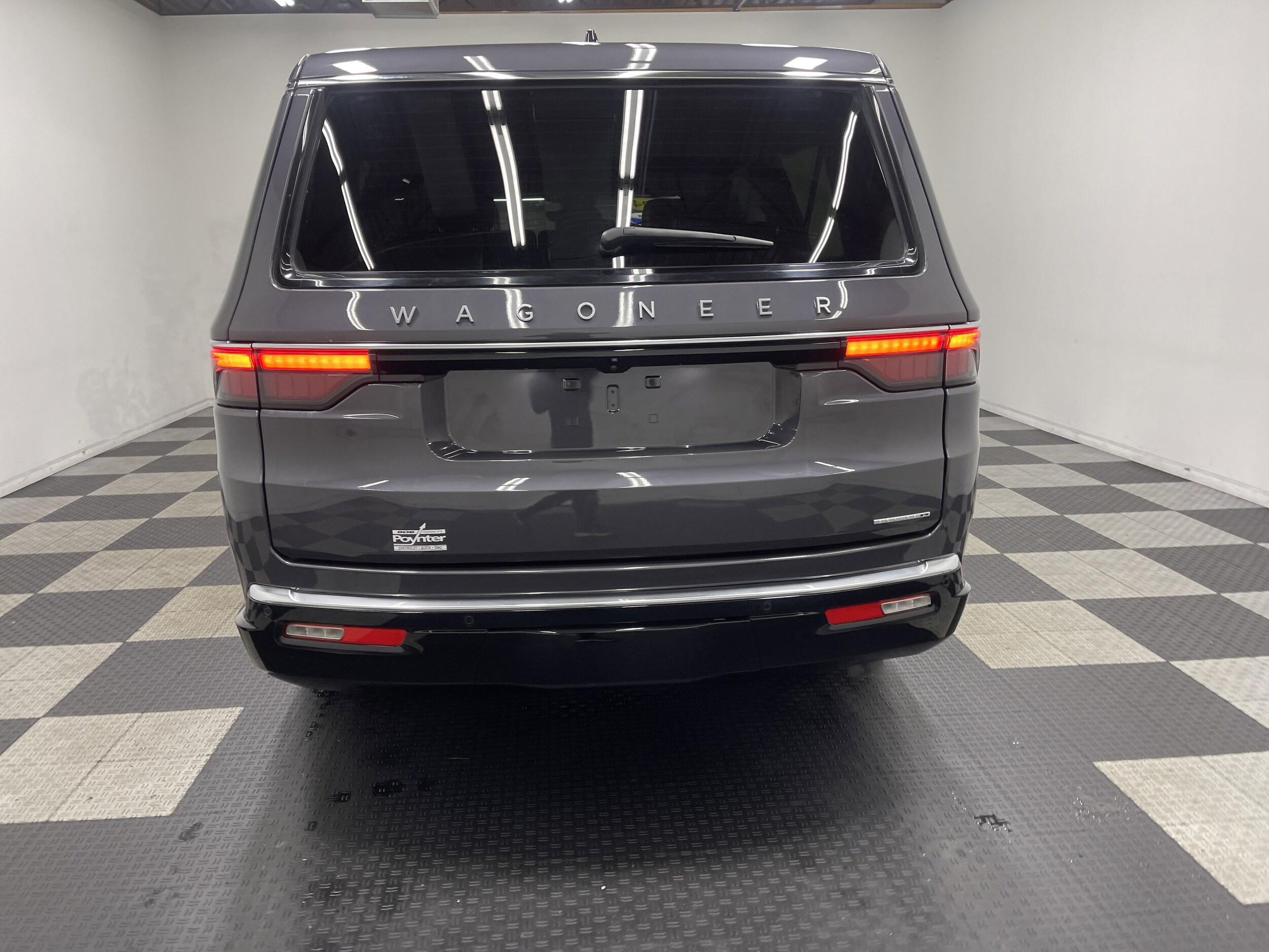 2024 Jeep Wagoneer L Series II photo 3