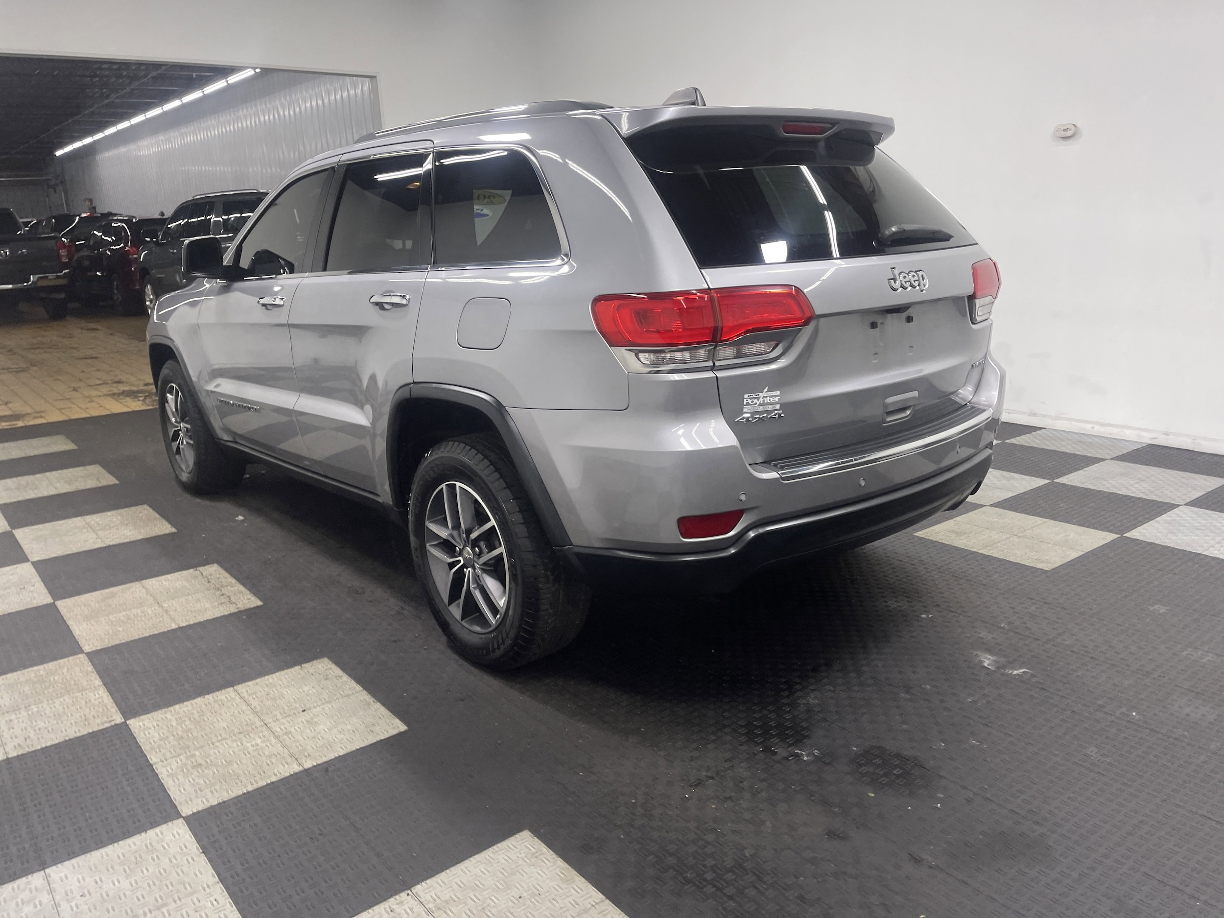 Used 2018 Jeep Grand Cherokee Limited with VIN 1C4RJFBG1JC331381 for sale in Seymour, IN