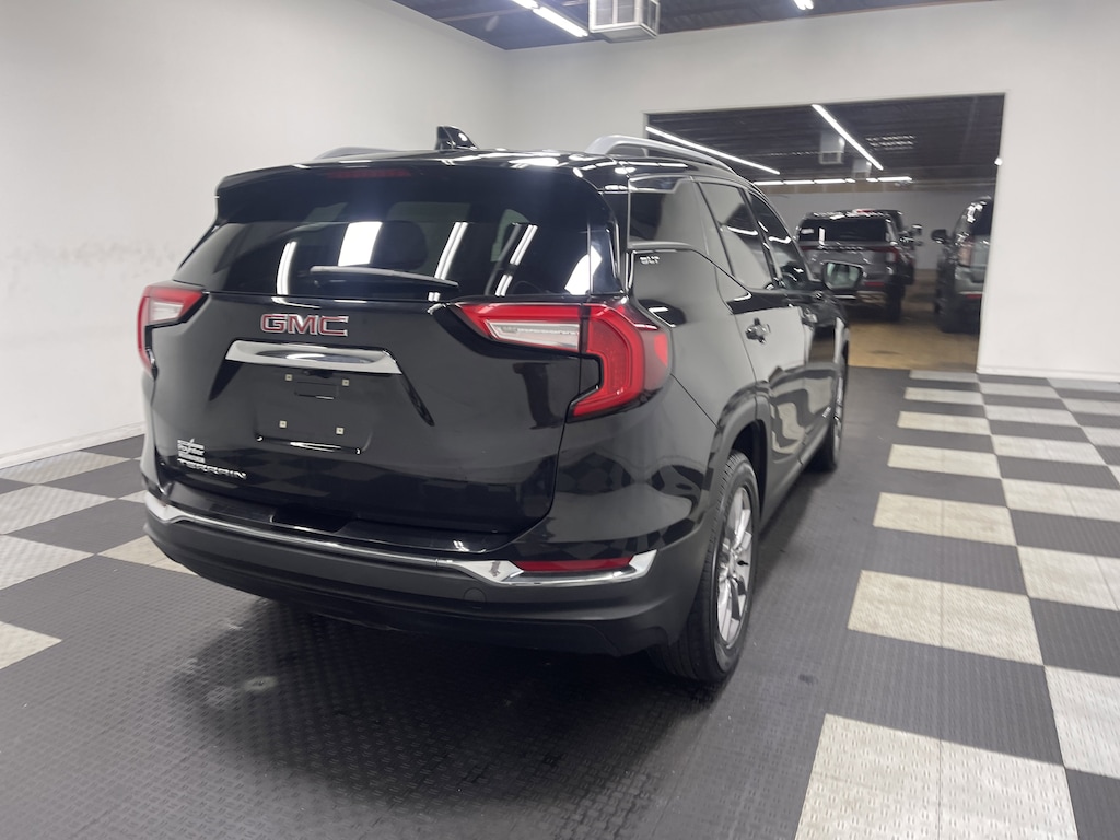 Used 2024 GMC Terrain SLT SUV