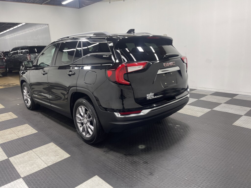 Used 2024 GMC Terrain SLT SUV