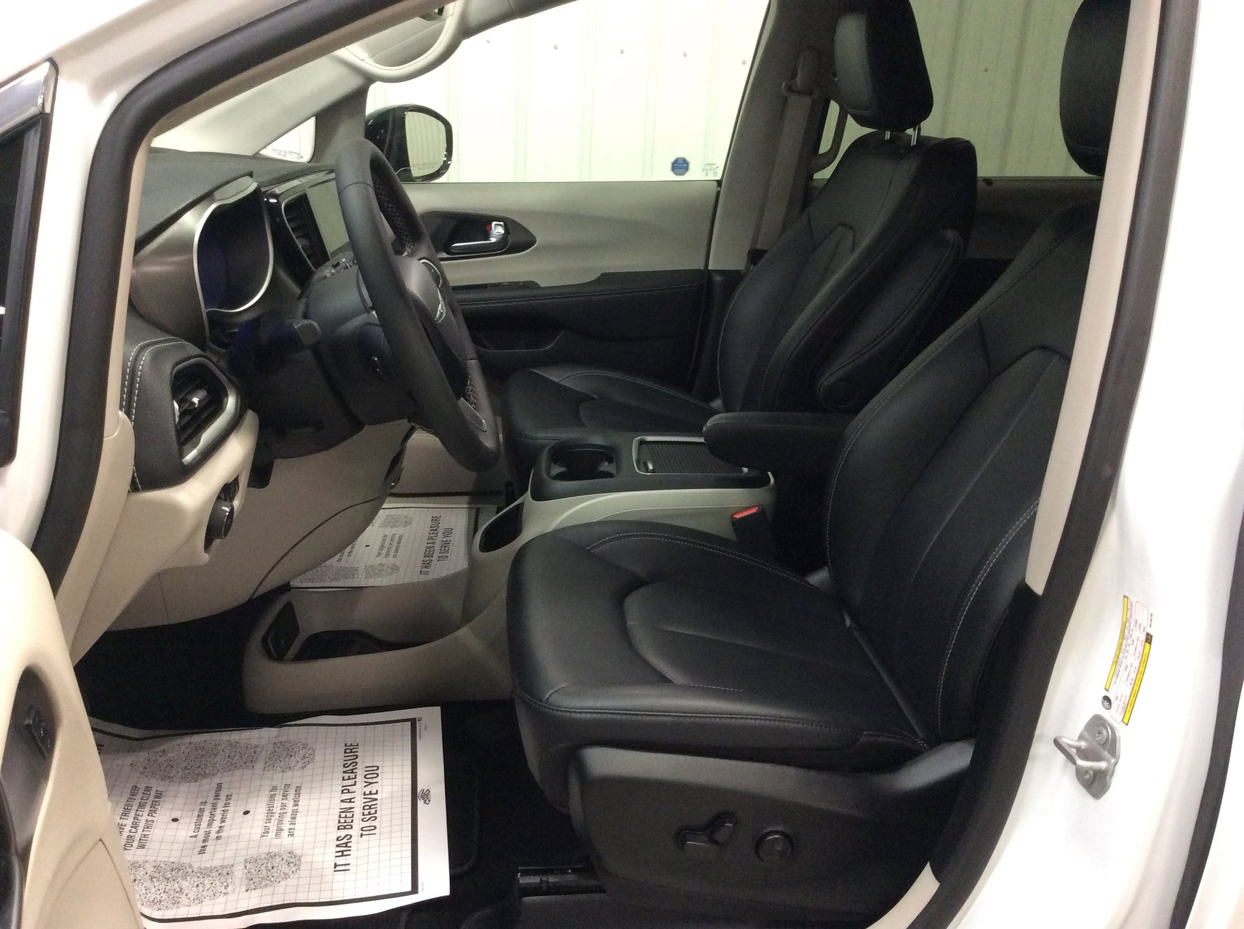 2024 Chrysler Pacifica Touring L - Photo 16
