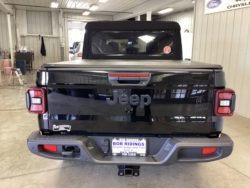 Used 2024 Jeep Gladiator Willys Truck Crew Cab