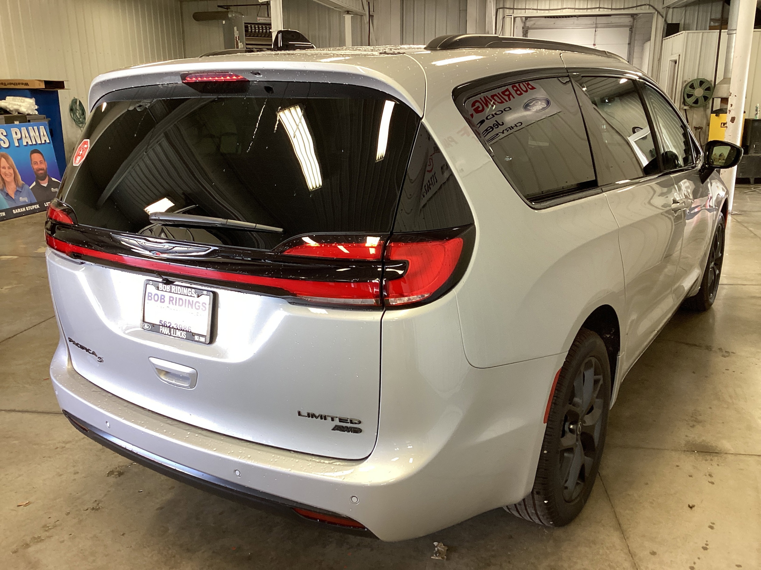 2026 Chrysler Pacifica Limited - Photo 7