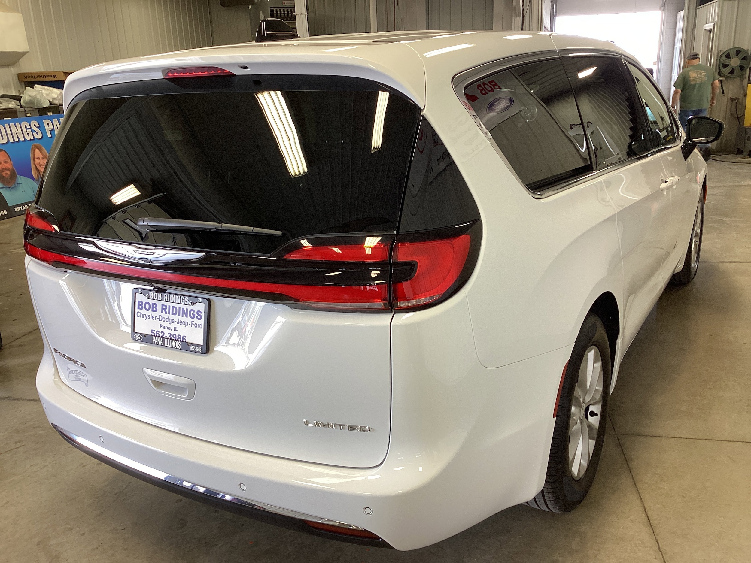 2026 Chrysler Pacifica Limited - Photo 7