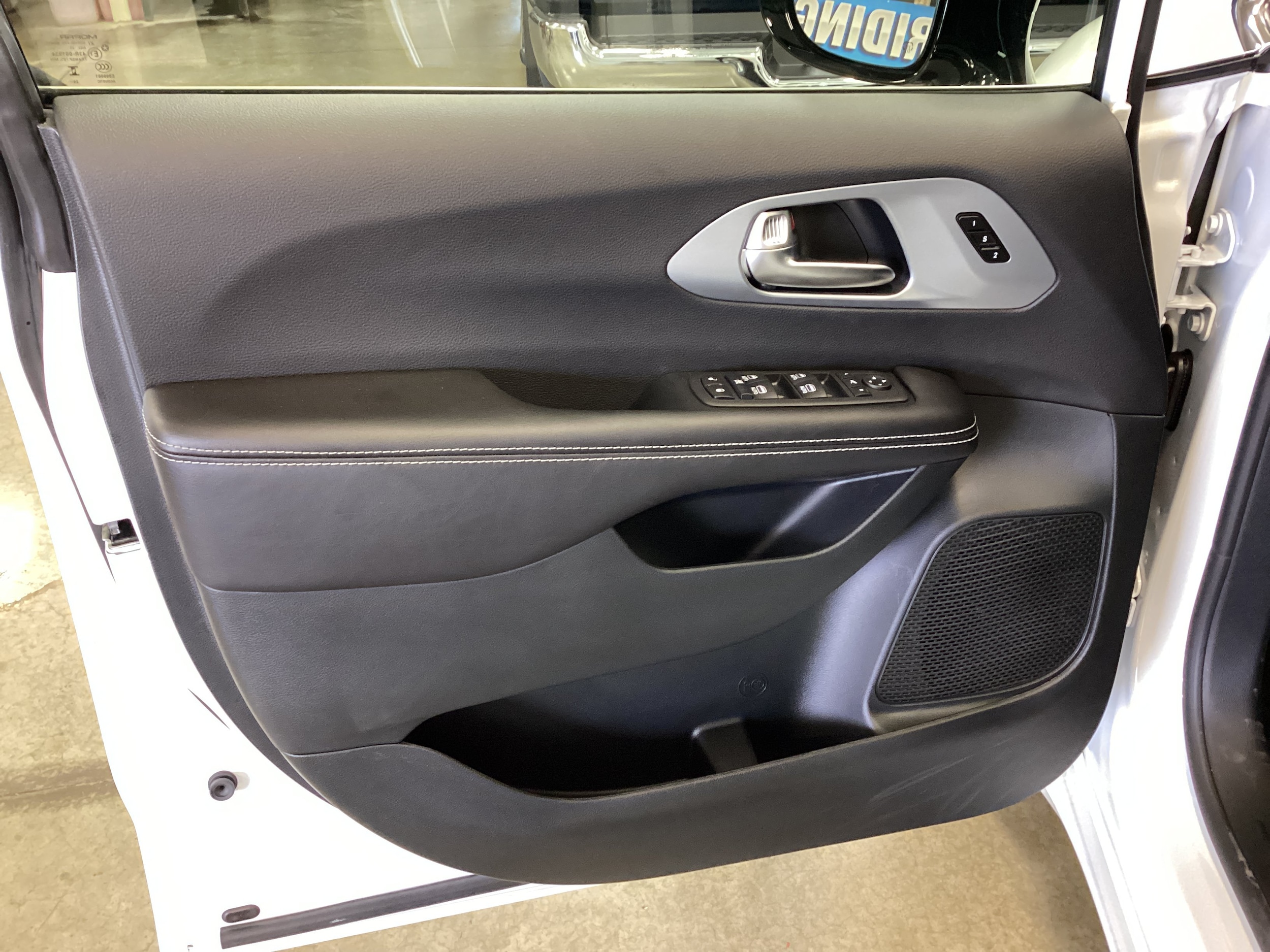 2026 Chrysler Pacifica Limited - Photo 12