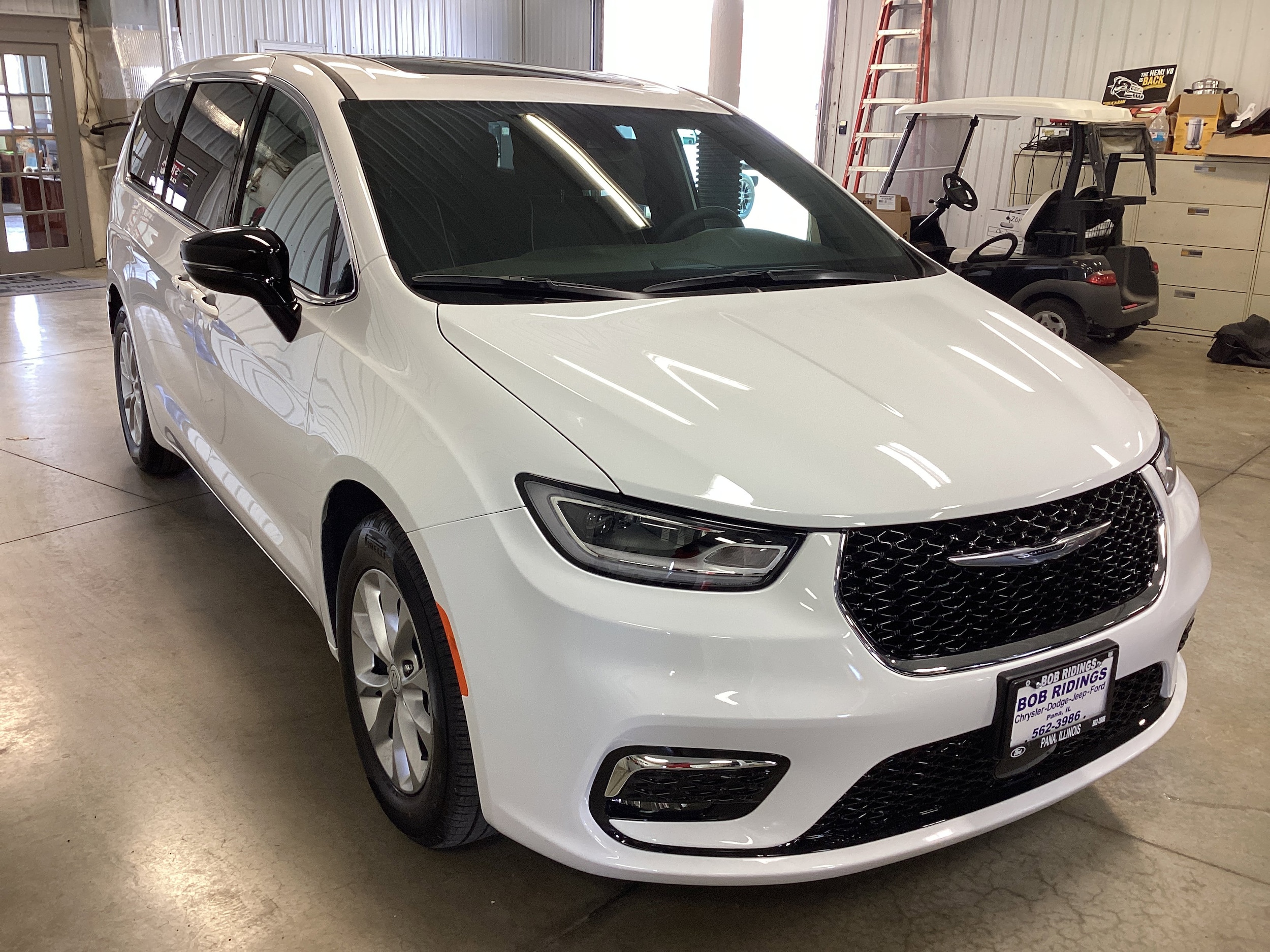 2026 Chrysler Pacifica Limited - Photo 8