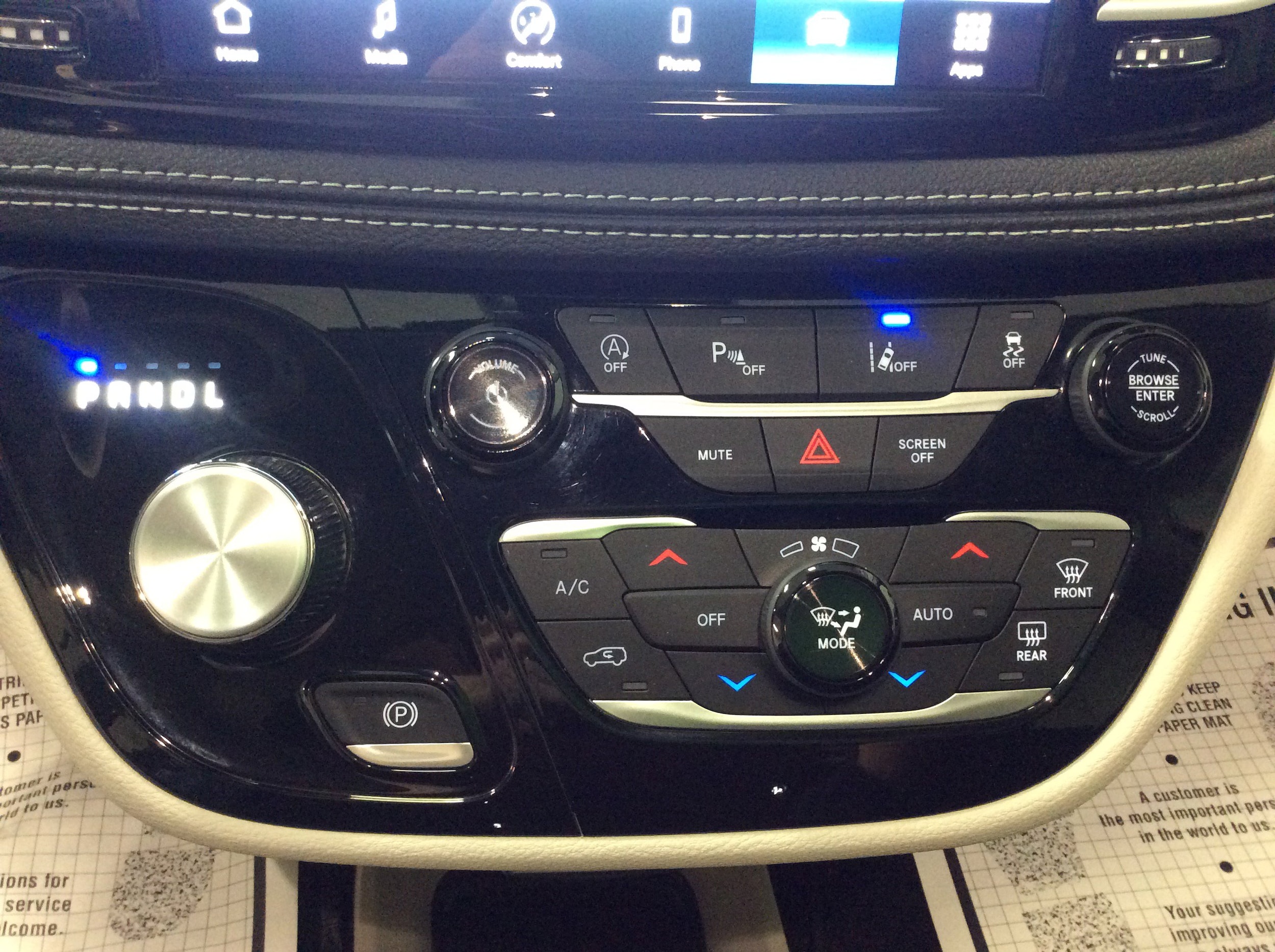 2024 Chrysler Pacifica Touring L - Photo 32