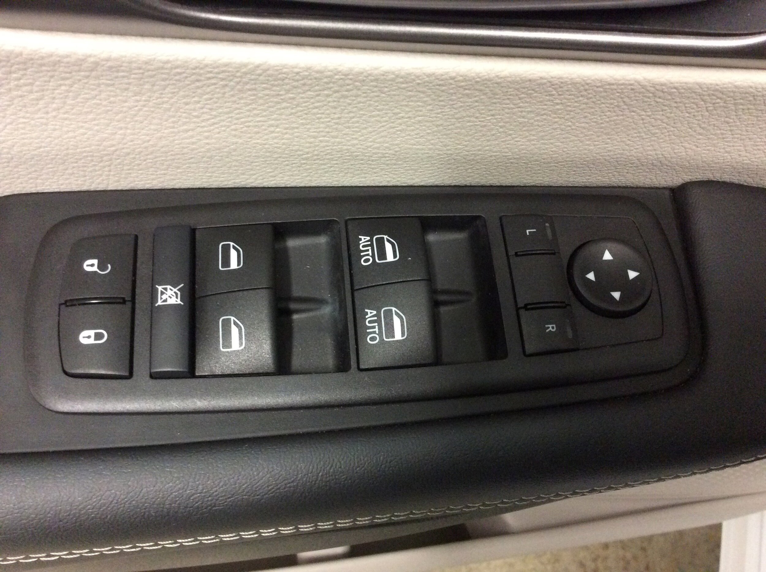 2024 Chrysler Pacifica Touring L - Photo 14