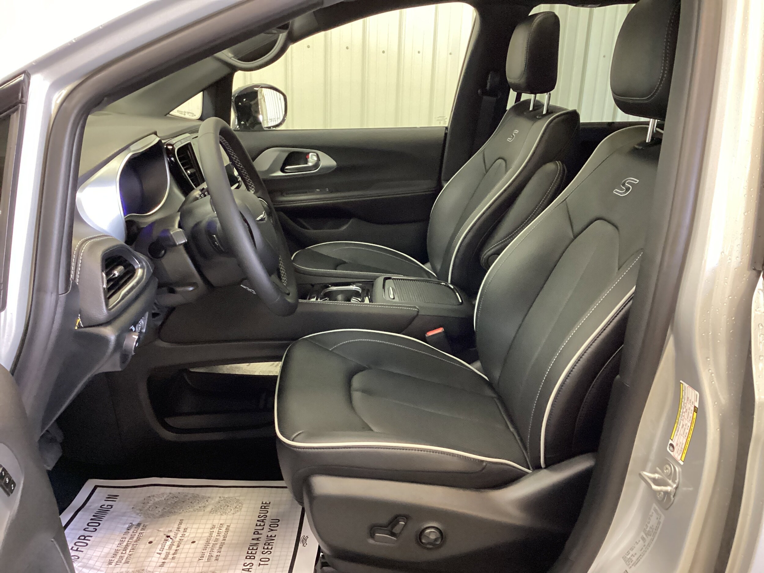 2026 Chrysler Pacifica Limited - Photo 15
