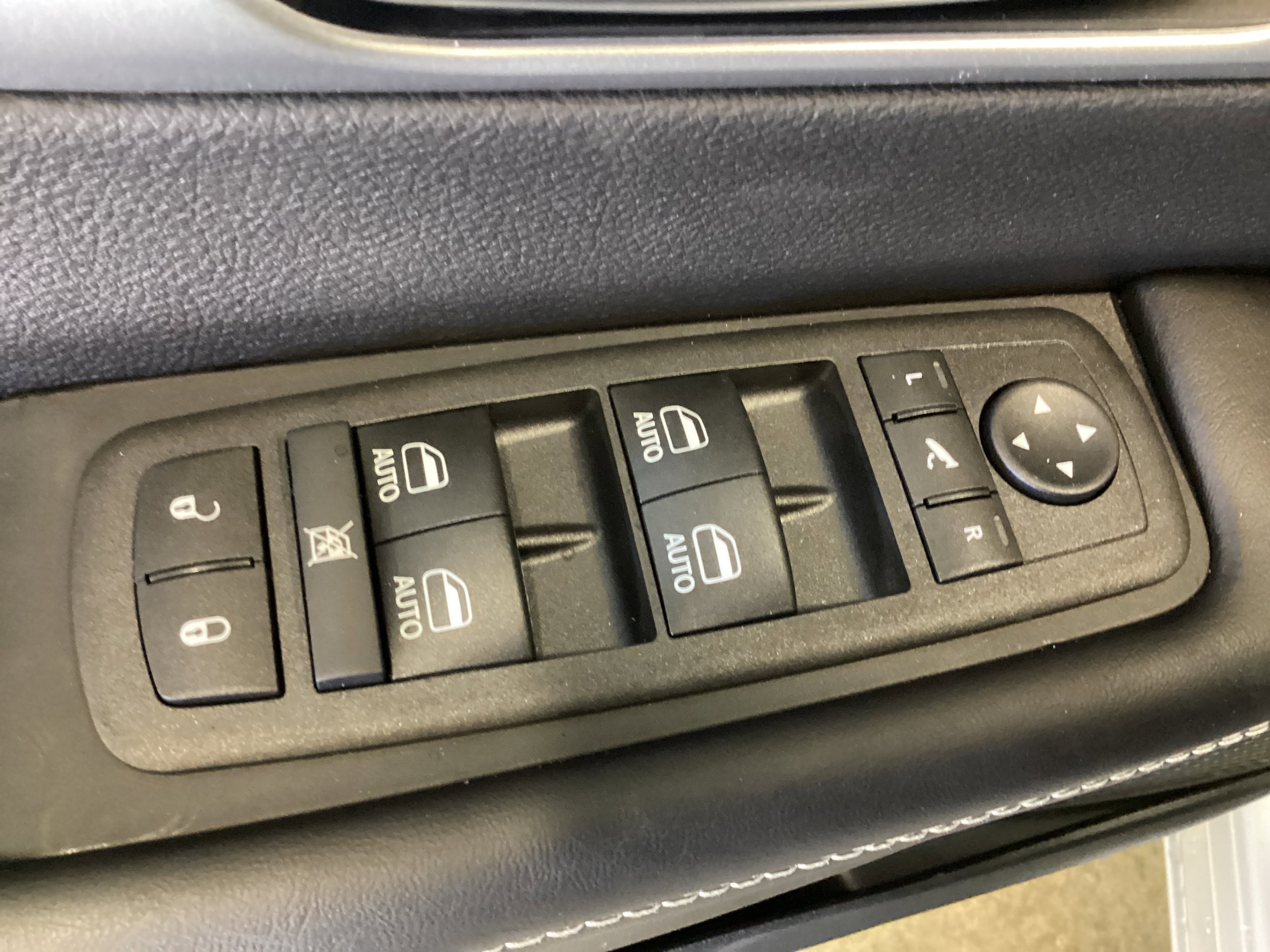 2026 Chrysler Pacifica Limited - Photo 13