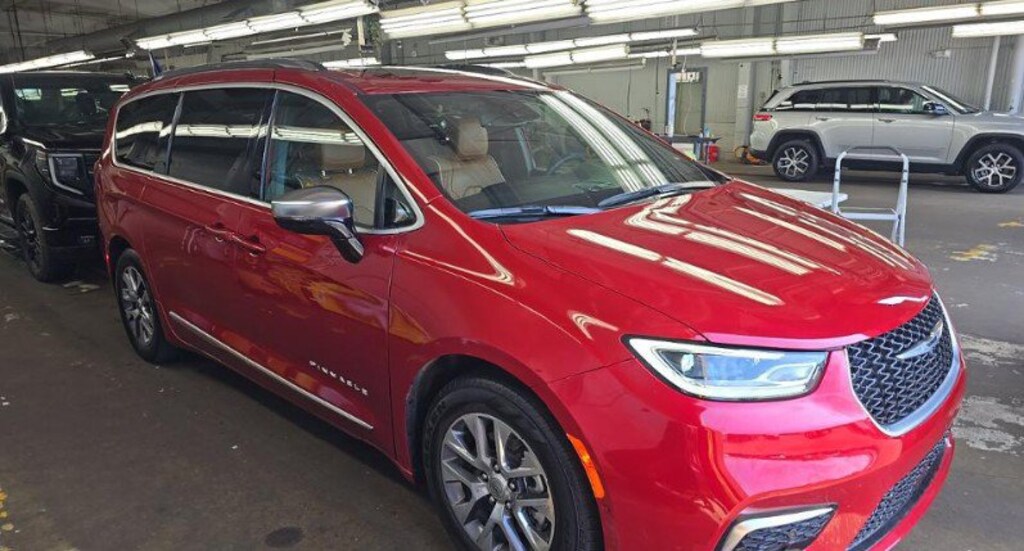 Used 2025 Chrysler Pacifica Plug-In Hybrid Hybrid Pinnacle Van Passenger Van