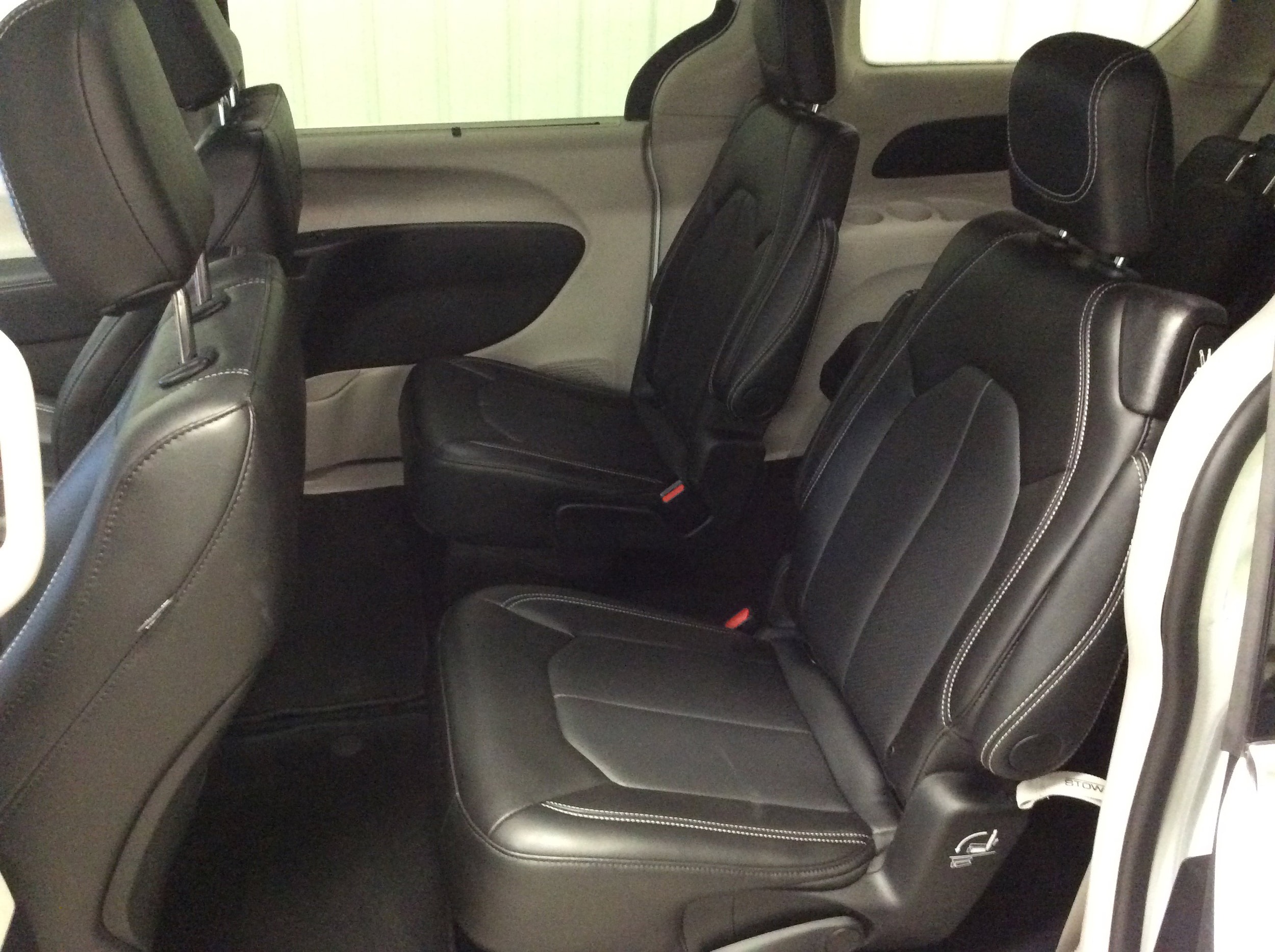 2024 Chrysler Pacifica Touring L - Photo 34
