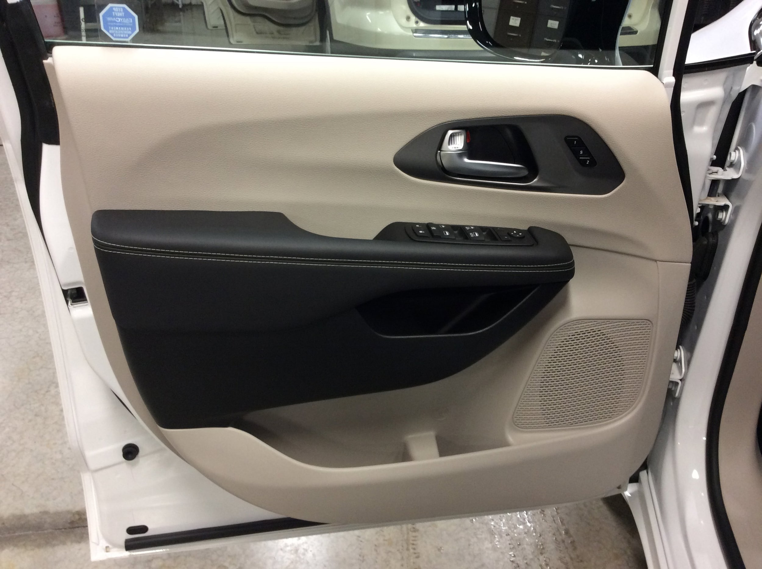 2024 Chrysler Pacifica Touring L - Photo 13