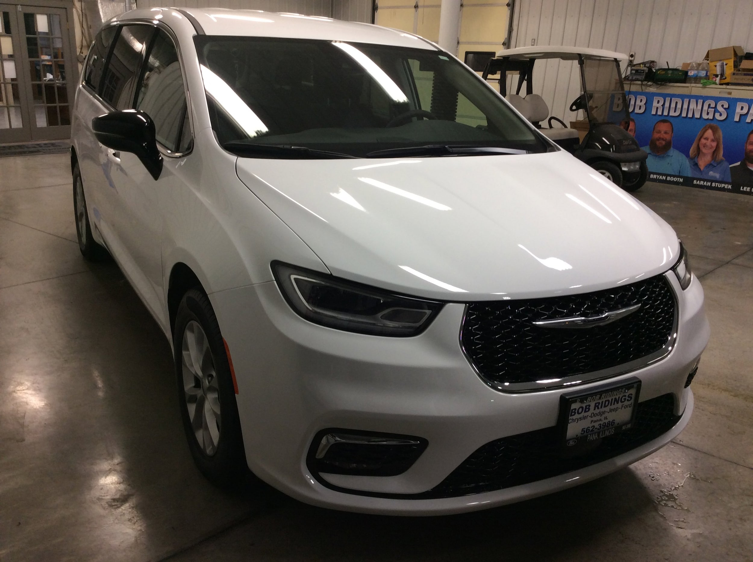 2024 Chrysler Pacifica Touring L - Photo 8