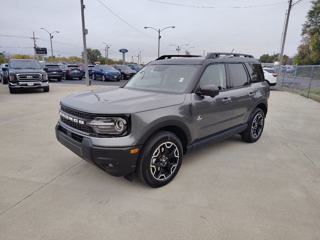 2025 Ford Bronco Sport Outer Banks photo 2