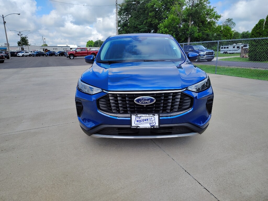 2023 Ford Escape Titanium photo 2