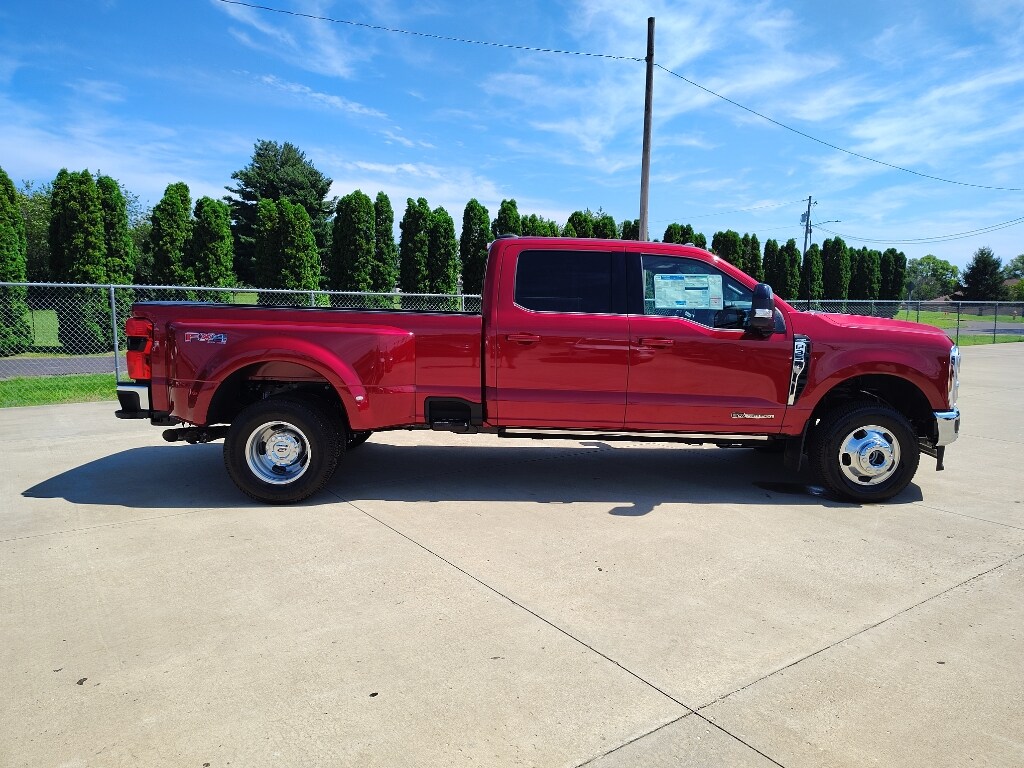 2025 Ford F-350 Lariat photo 3