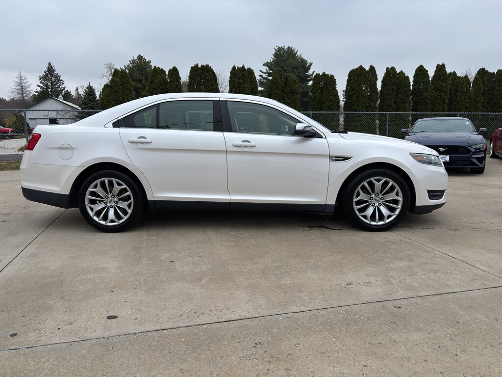 2015 Ford Taurus Limited photo 2