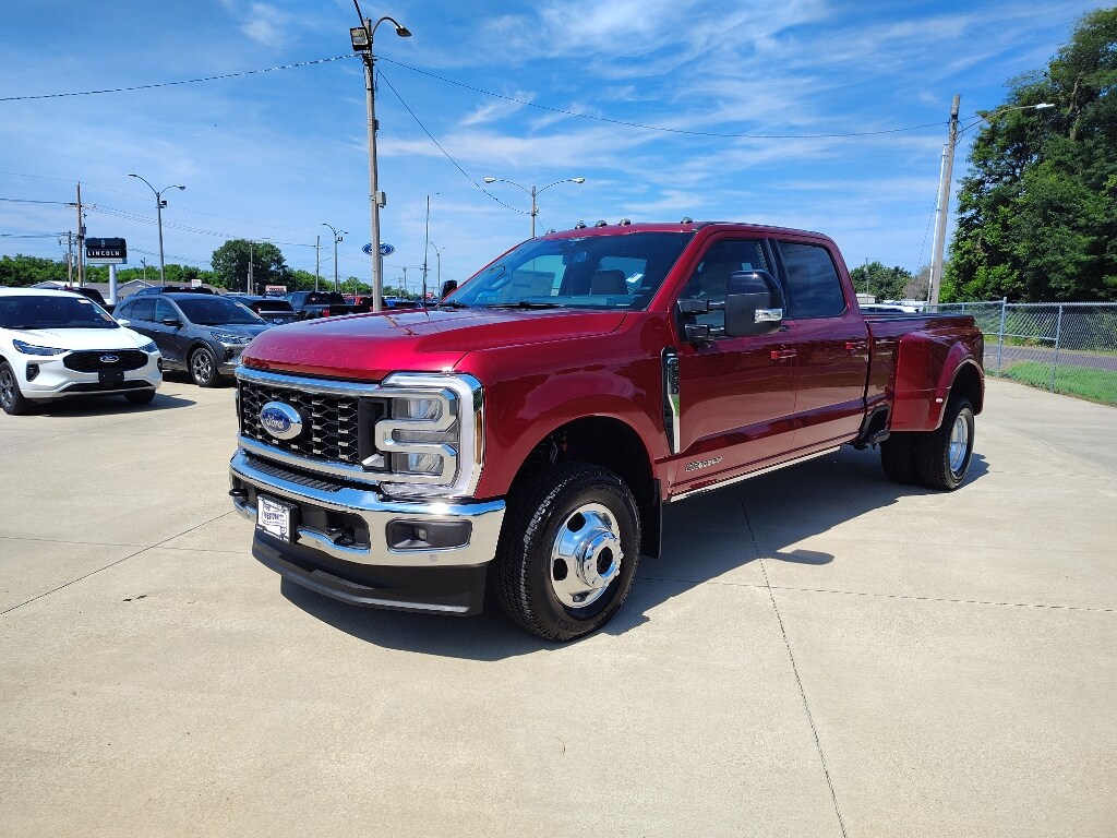 2025 Ford F-350 Lariat photo 2