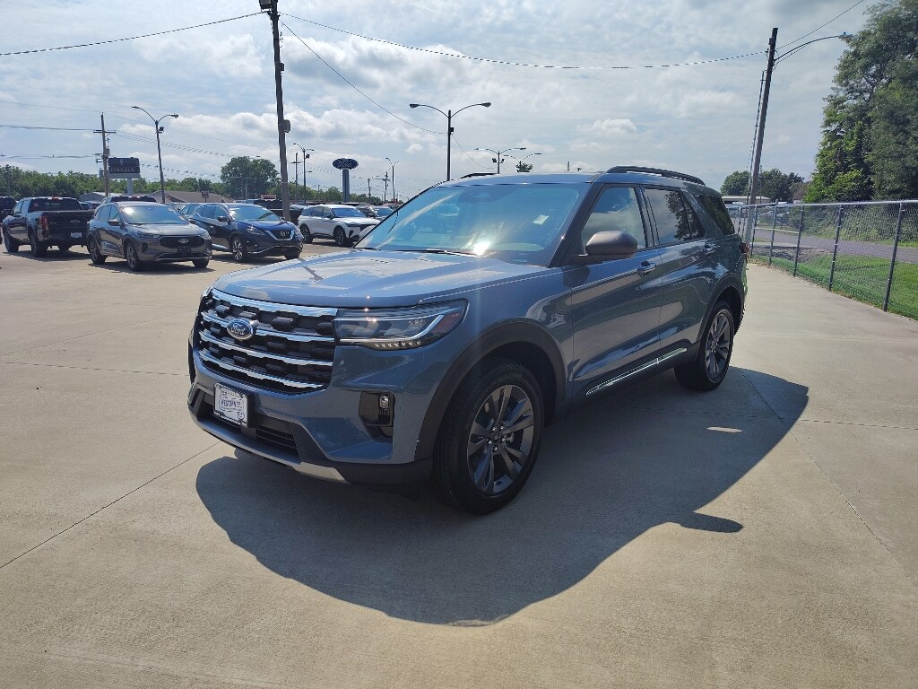 2025 Ford Explorer photo 4