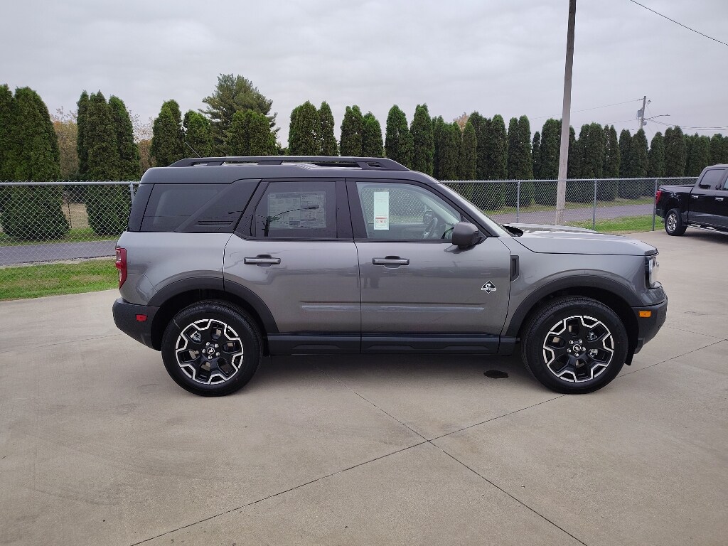 2025 Ford Bronco Sport Outer Banks photo 3