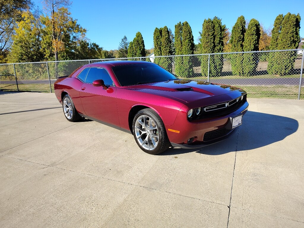 2022 Dodge Challenger SXT photo 3