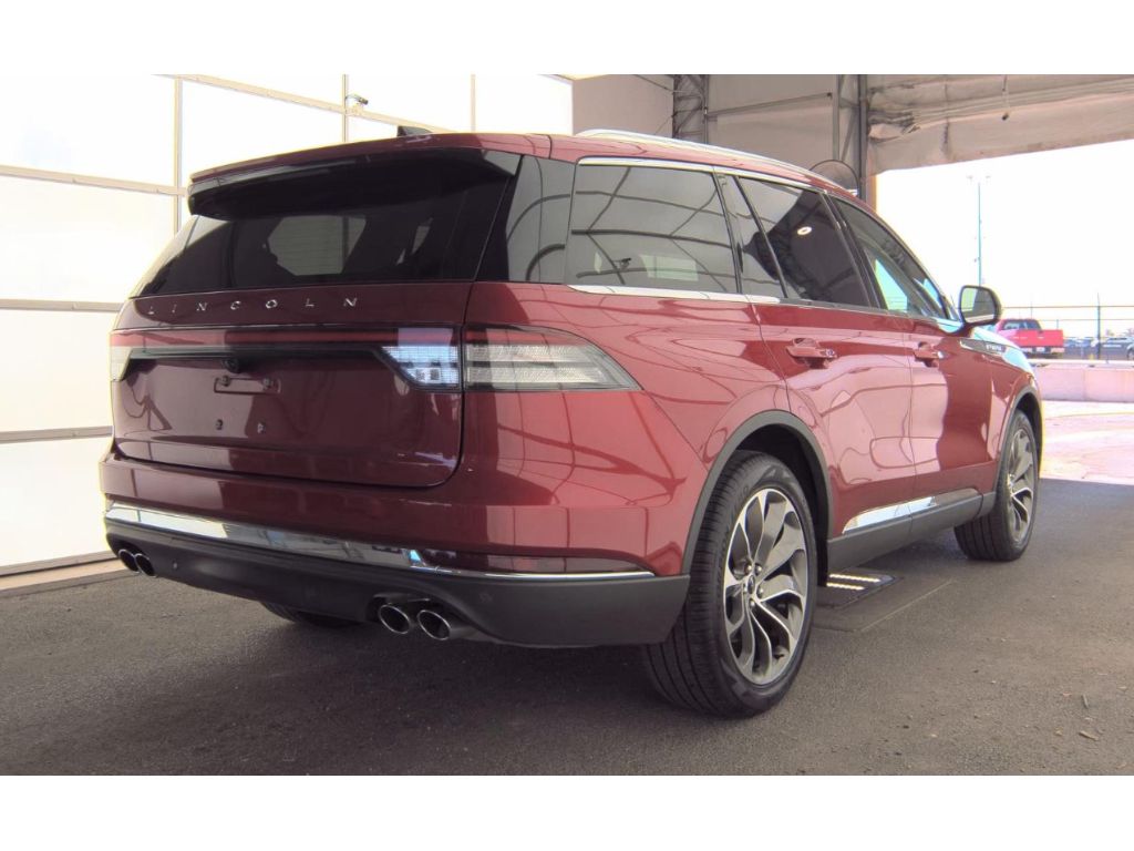2025 Lincoln Aviator Reserve photo 2