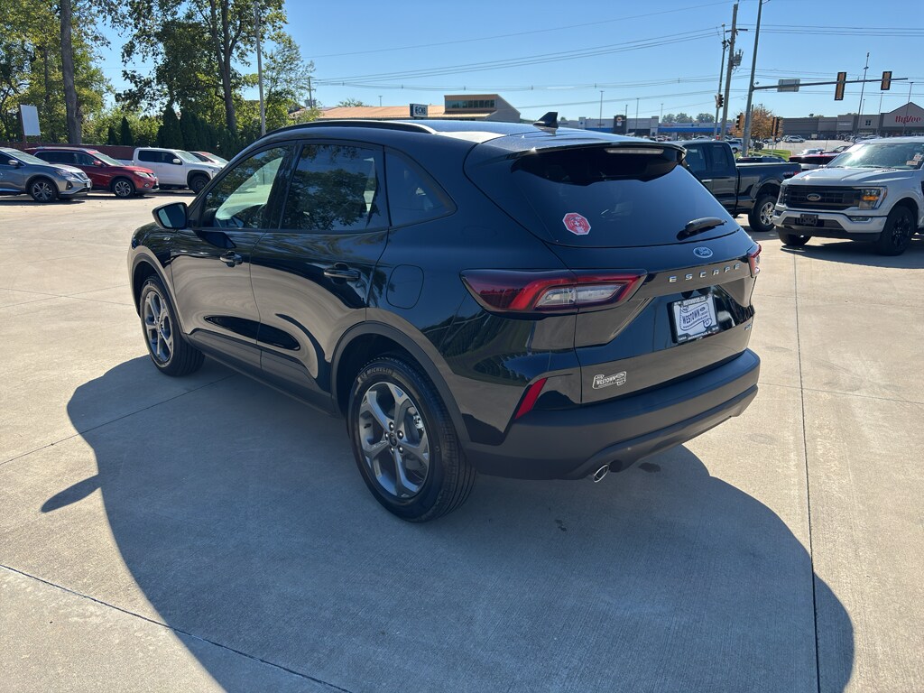 2026 Ford Escape ST-Line photo 4