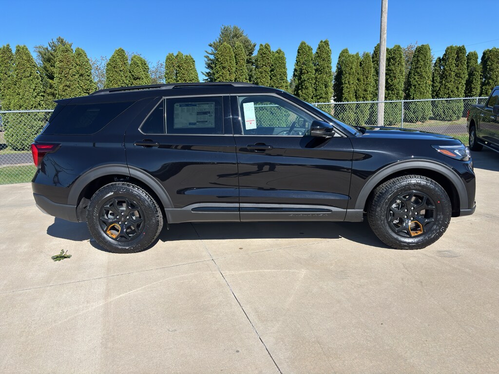 2026 Ford Explorer photo 3