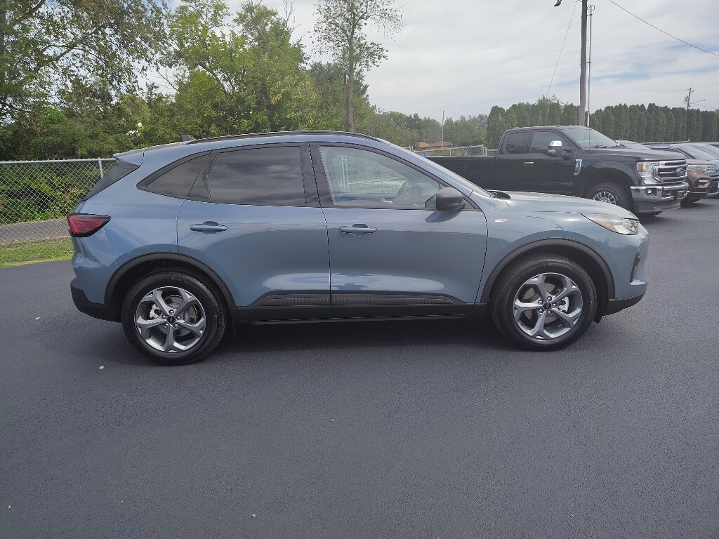 2025 Ford Escape ST-Line photo 2