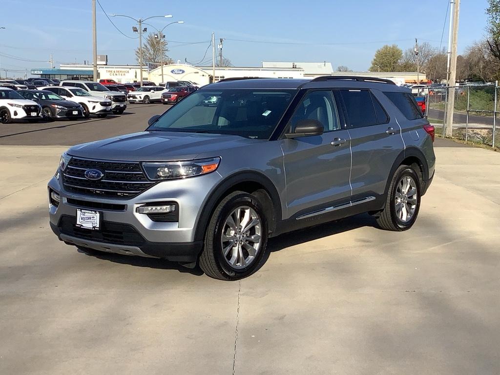 2023 Ford Explorer XLT photo 3