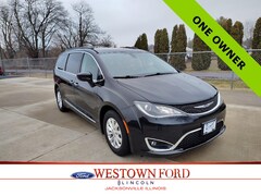 2017 Chrysler Pacifica Touring-L Passenger Van