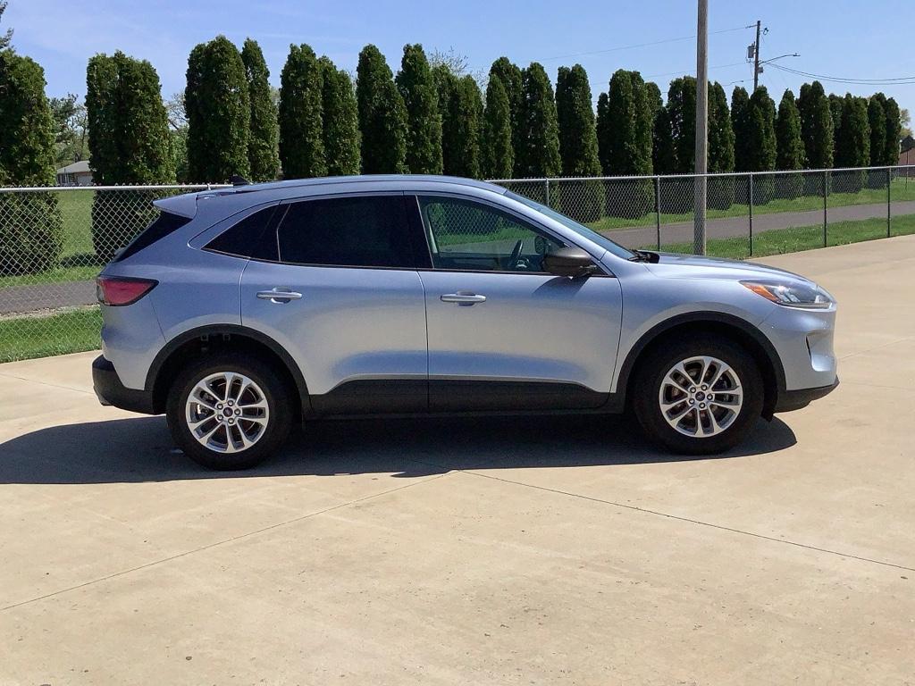 2022 Ford Escape SE photo 4