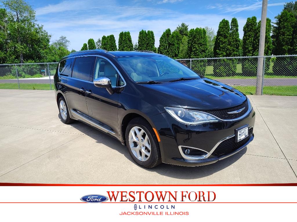 2020 Chrysler Pacifica Limited's photo