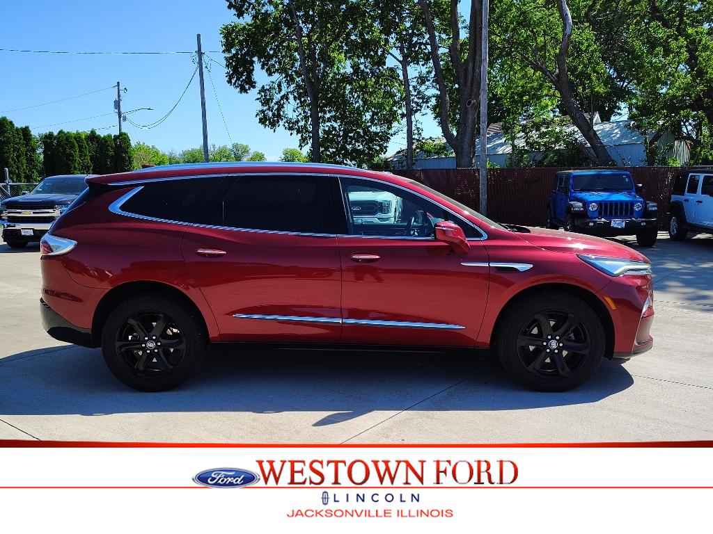 2023 Buick Enclave Essence's photo