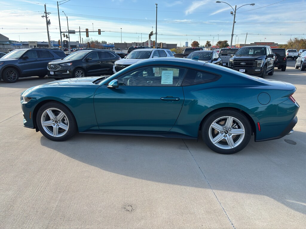 2026 Ford Mustang EcoBoost photo 4