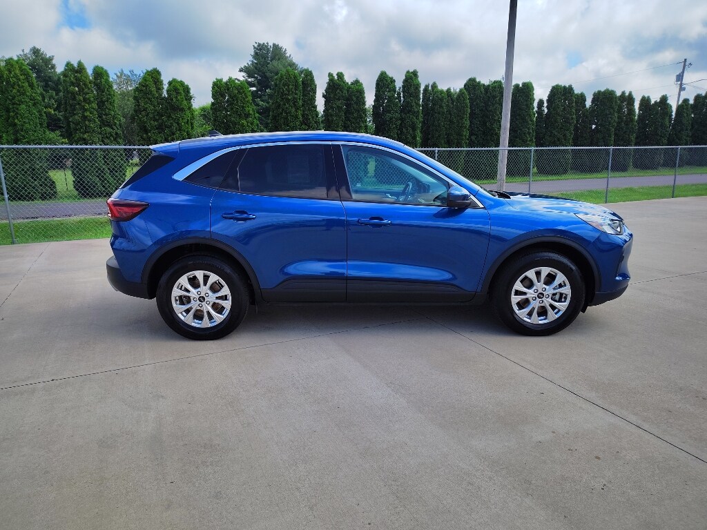 2023 Ford Escape Titanium photo 4