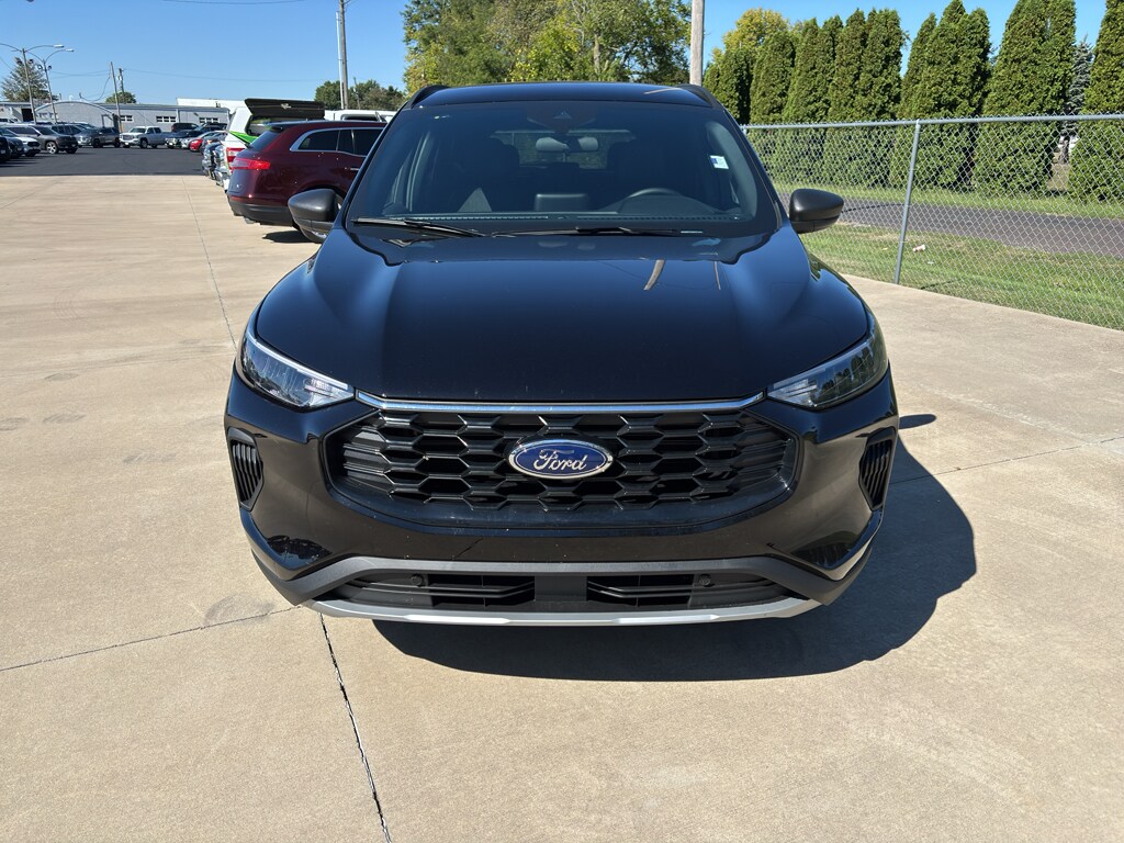 2026 Ford Escape ST-Line photo 2